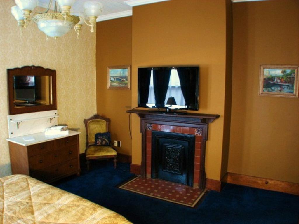 Herrold On Hill Bed And Breakfast Wabash Room photo