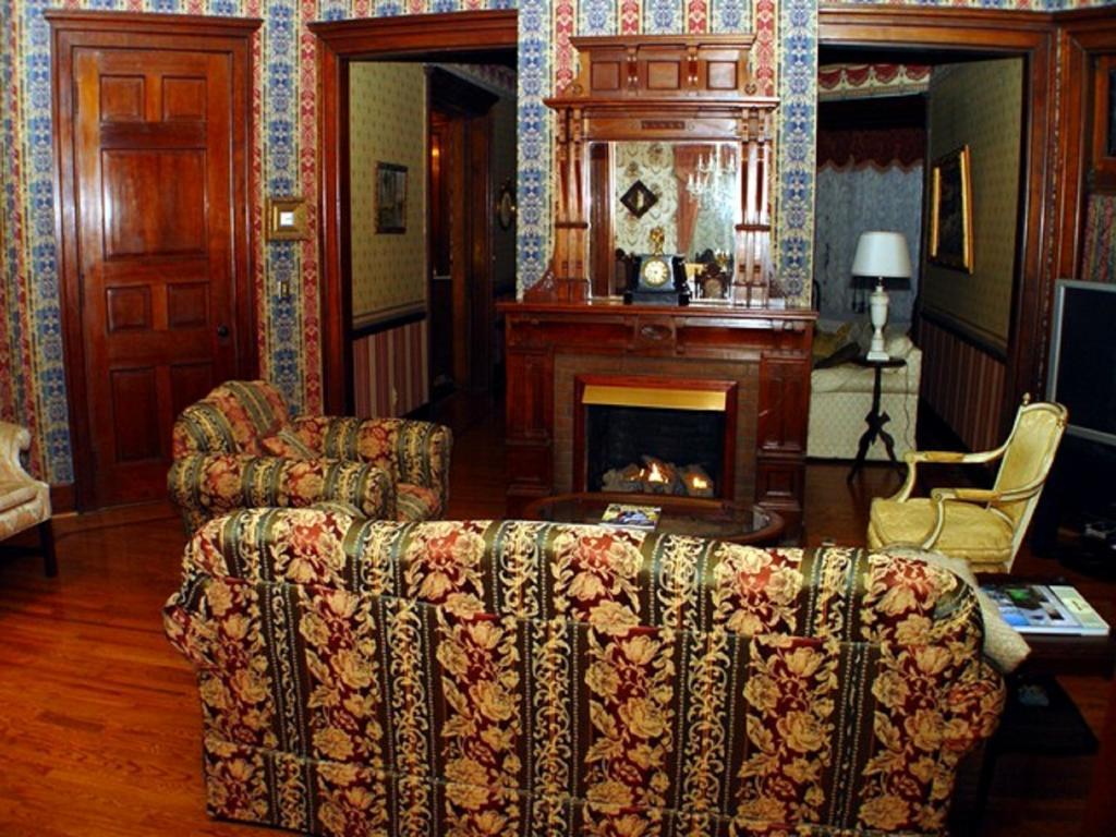 Herrold On Hill Bed And Breakfast Wabash Exterior photo