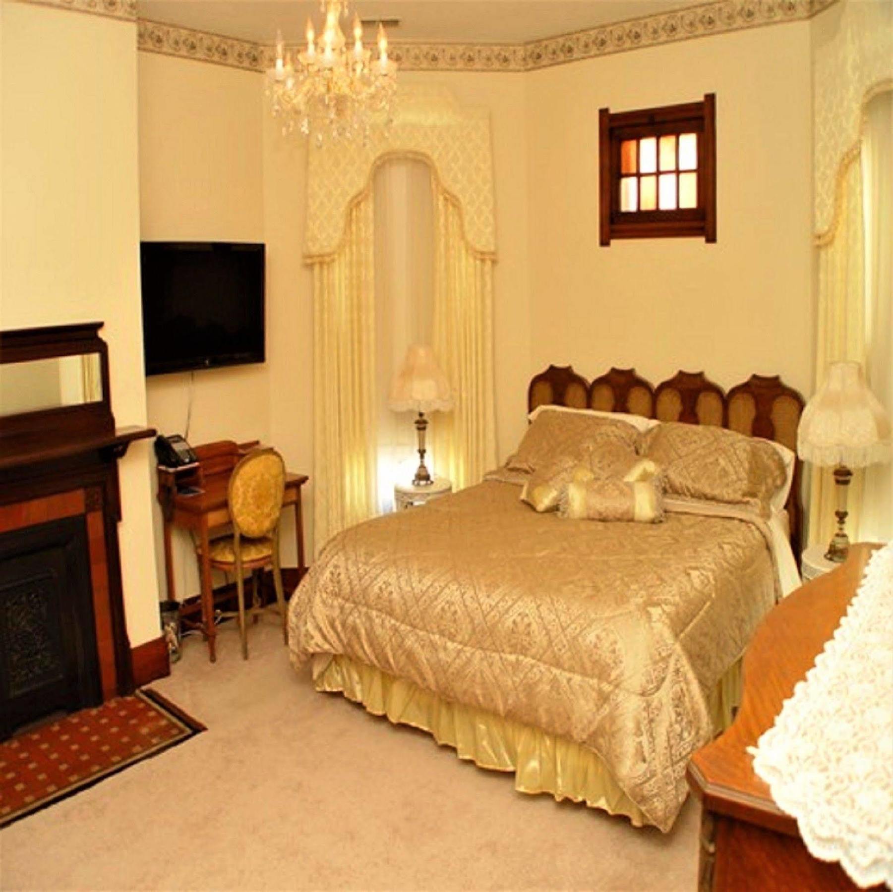 Herrold On Hill Bed And Breakfast Wabash Exterior photo