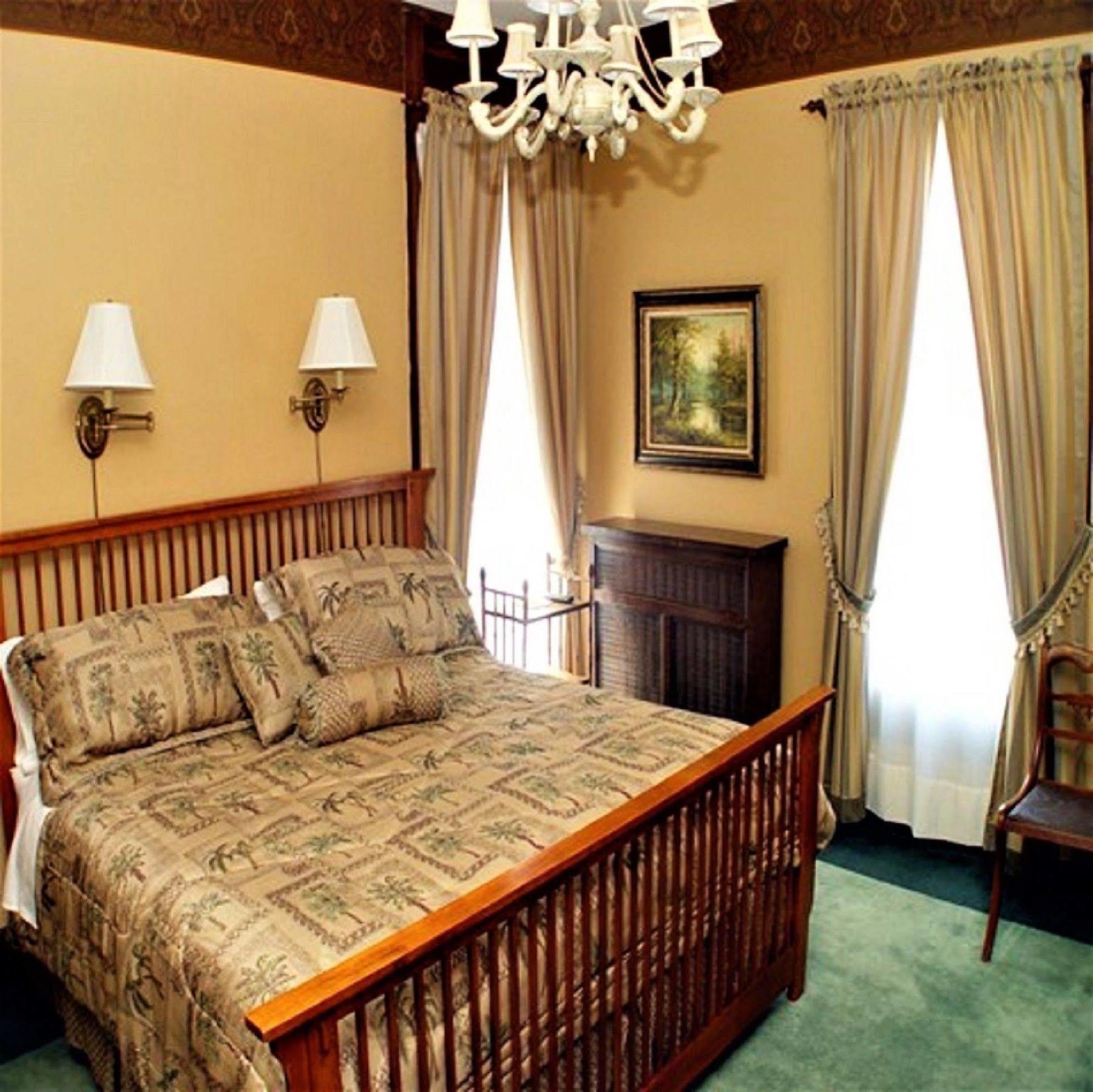 Herrold On Hill Bed And Breakfast Wabash Exterior photo