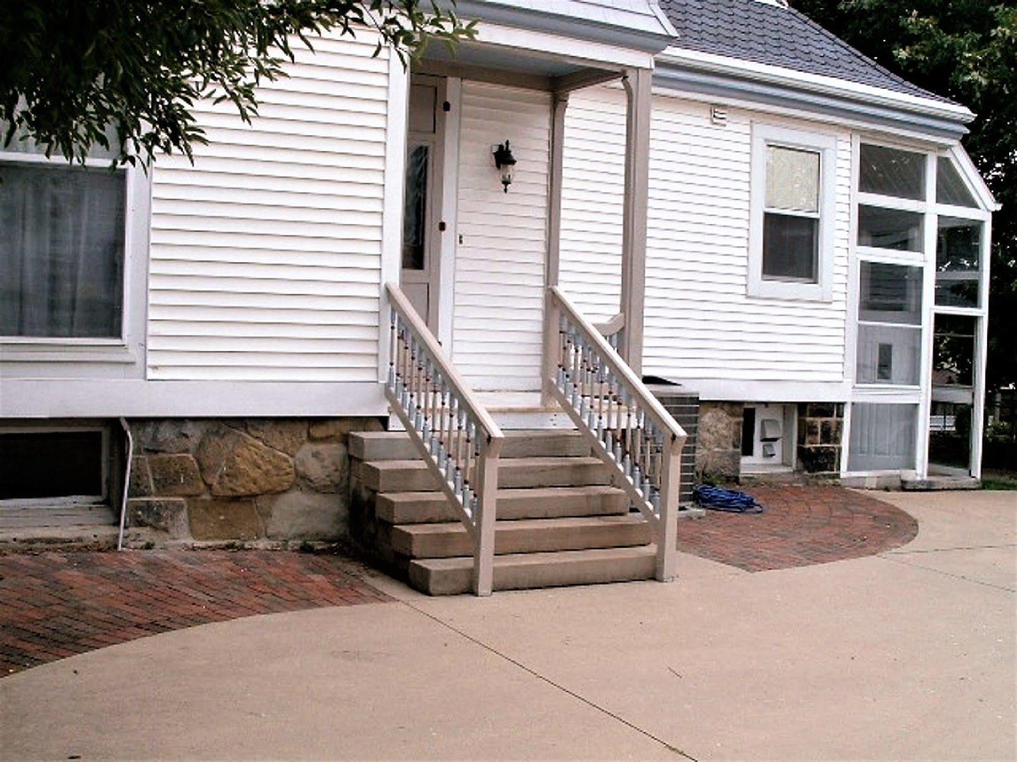 Herrold On Hill Bed And Breakfast Wabash Exterior photo